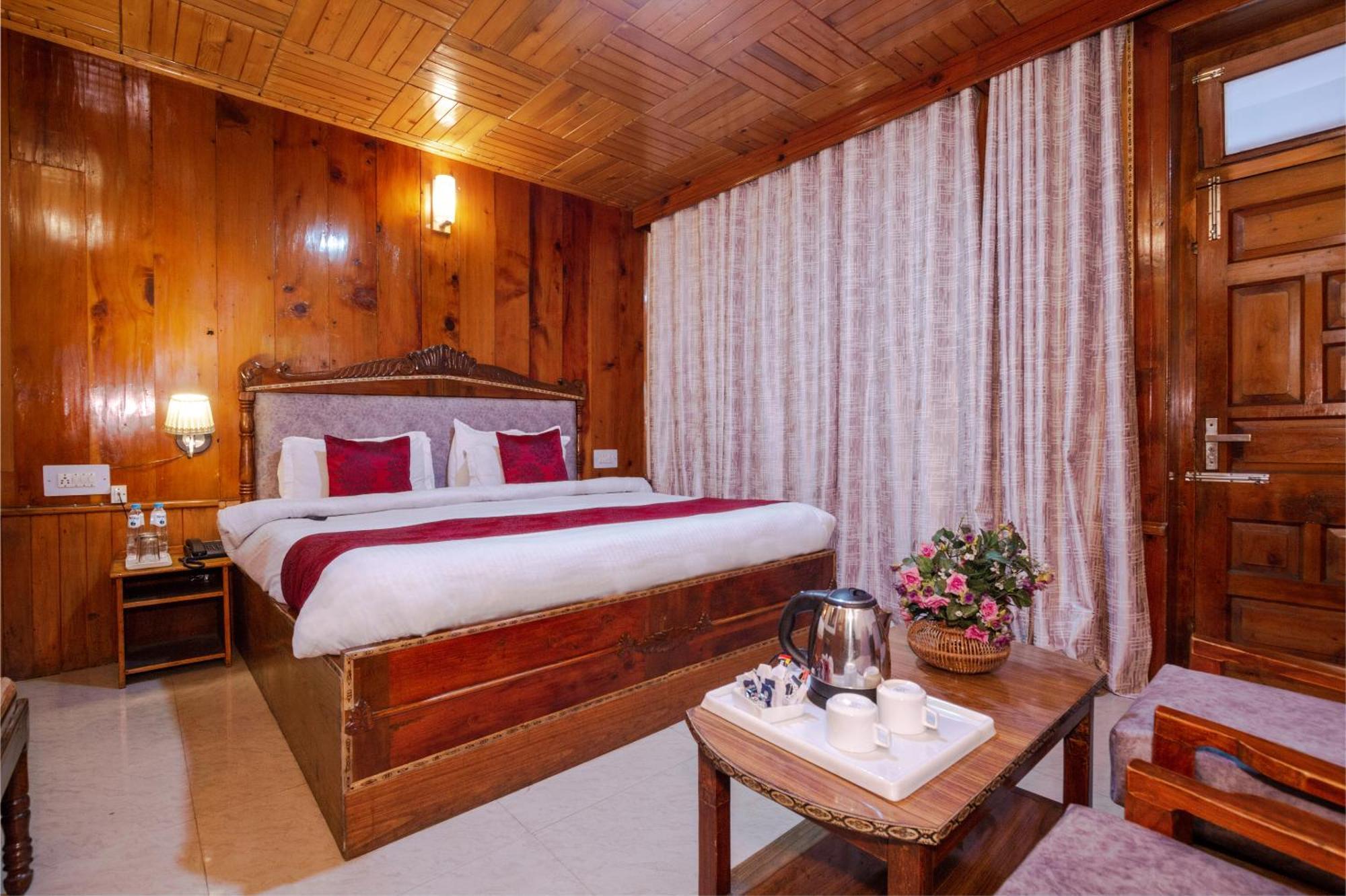 Holiday Home International -Vivaan Stays Manāli Esterno foto