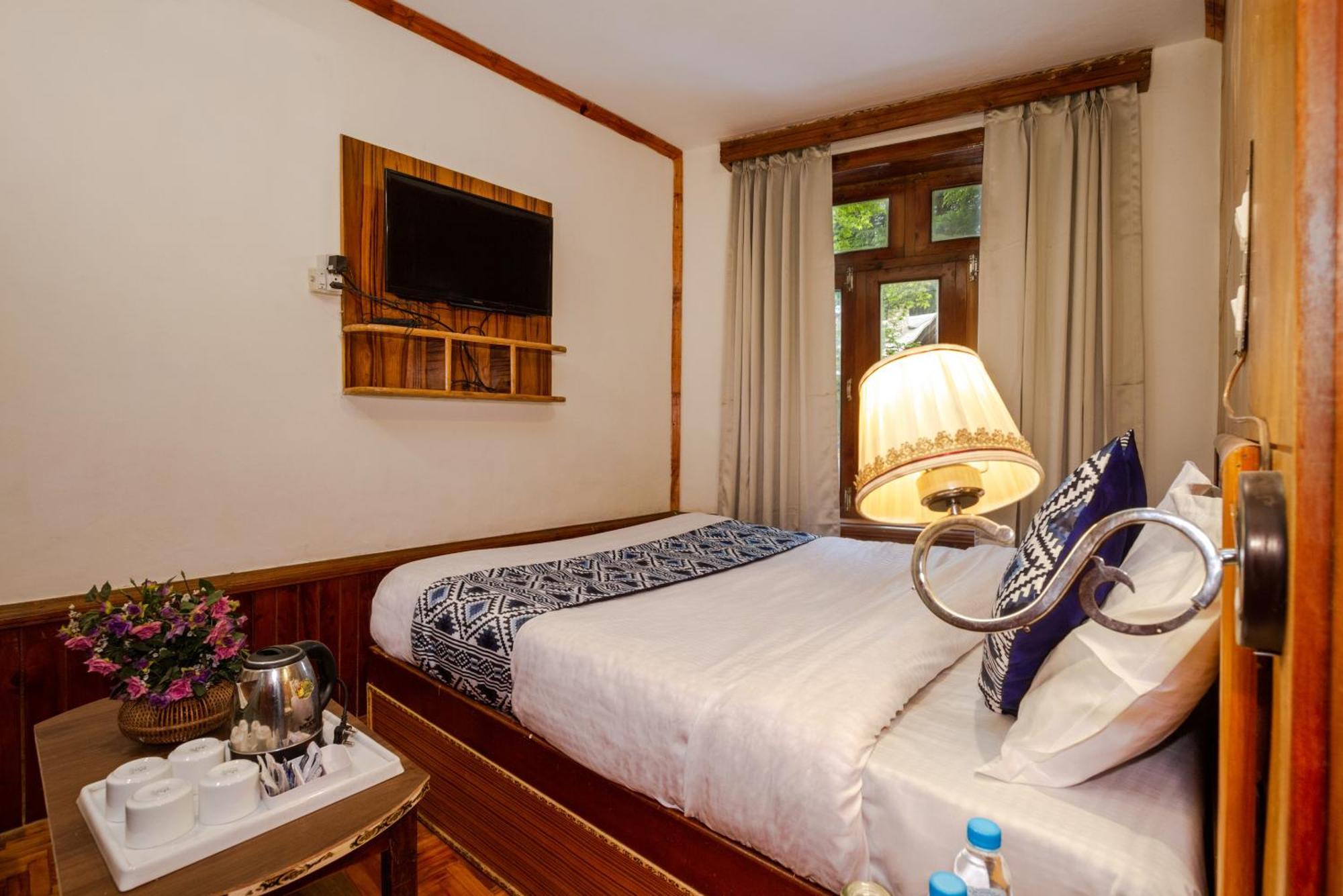 Holiday Home International -Vivaan Stays Manāli Esterno foto
